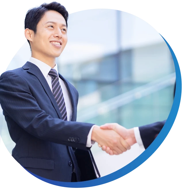 握手するビジネスパーソン